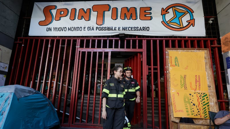 Spin Time, “Trovato alloggio per tutti i residenti, ma il presidio continua”