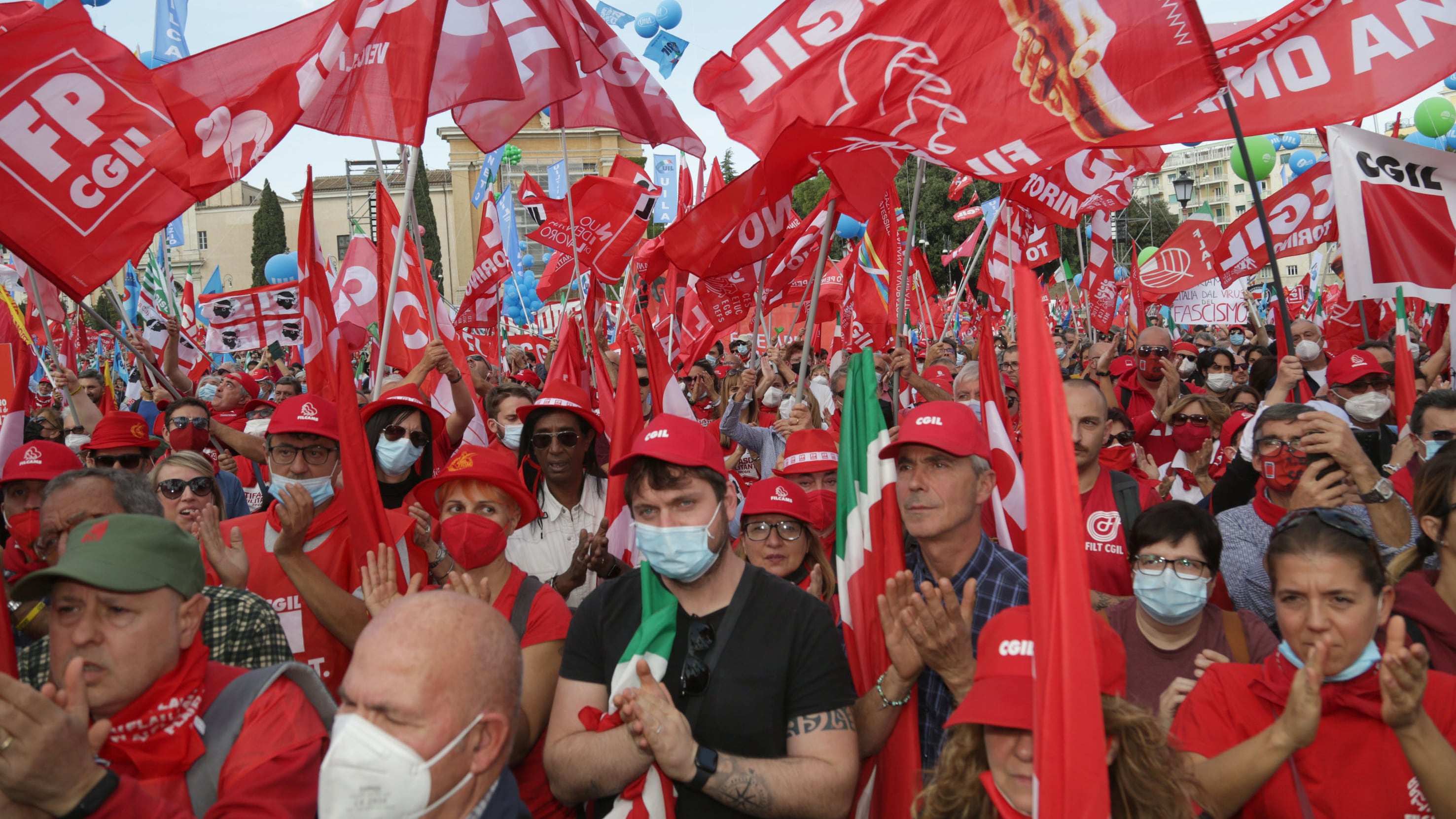 Dai reintegri dei fannulloni ai finti malanni quella tutela farlocca dei lavoratori
