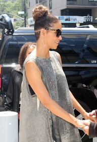 Halle Berry sexy in maxi t-shirt 15