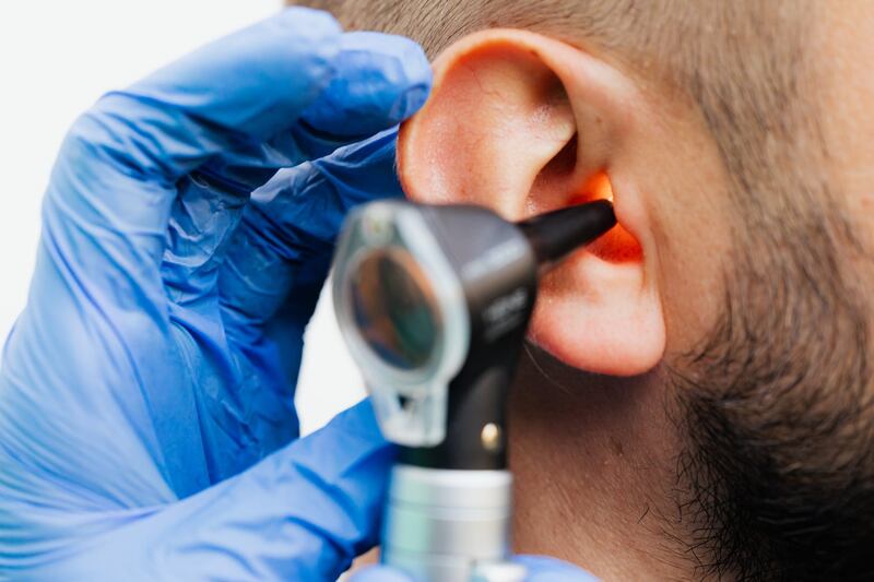 Acufene, quel sibilo all'orecchio che non dà pace. I migliori integratori per curarlo