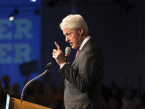 Bill Clinton è tornato e sostiene il movimento anti-Weinstein