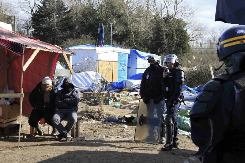Al via tra gli scontri lo sgombero della Giungla 5