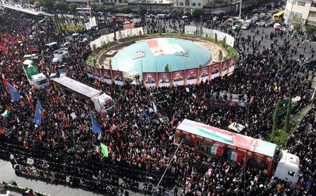 Teheran scende in piazza per i funerali dei "martiri" della guerra dei 12 giorni 15