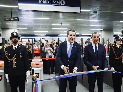 Salvini inaugura con Sala la nuova Metro di Milano. "Dividiamoci su altro"