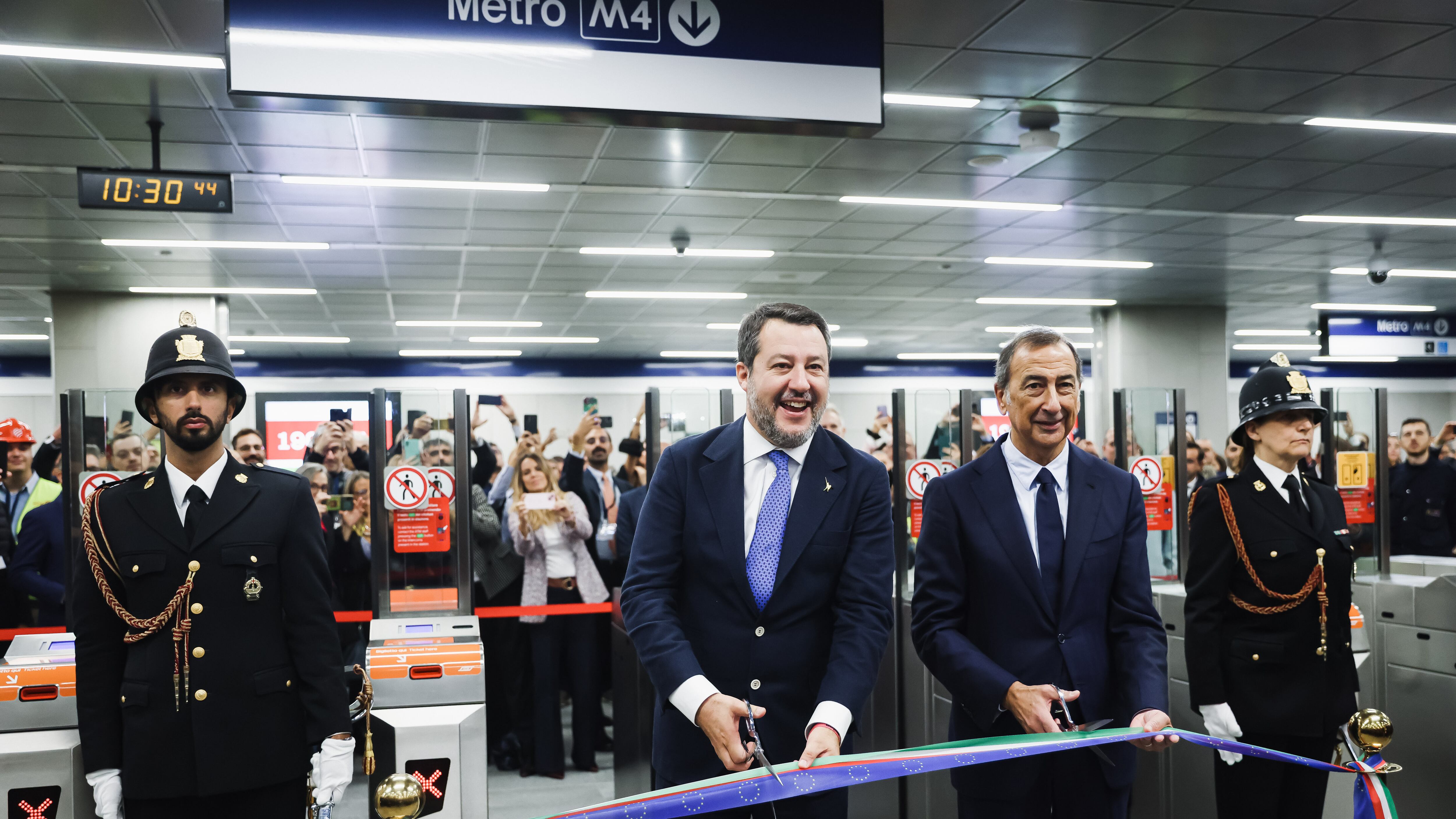 Salvini inaugura con Sala la nuova Metro di Milano. "Dividiamoci su altro"