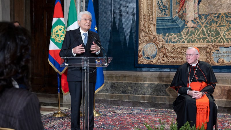 Mattarella: “In tempi non facili il futuro va disegnato dai giovani”