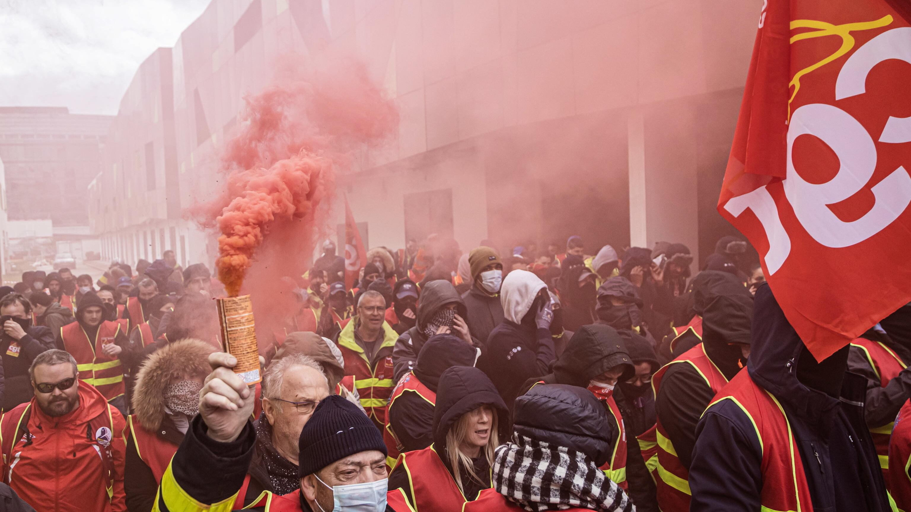 La frecciata dei Robin Hood dell'elettricità contro Macron