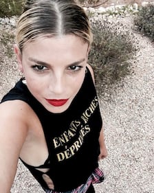 Emma Marrone, sexy in calze a rete 19