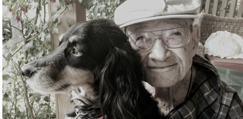 Anziano con cane