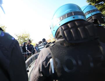 Renzi a Brescia: scontri tra polizia e antagonisti 10