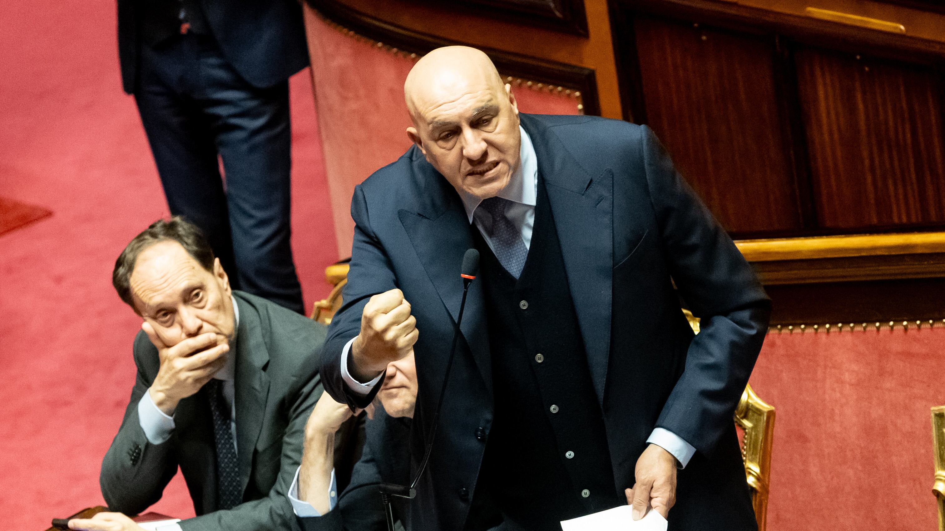 Iran, sì alla linea del governo. Crosetto sferza gli alleati: "Attacchi fuori dalle regole". Schlein: "Dire no agli Usa"