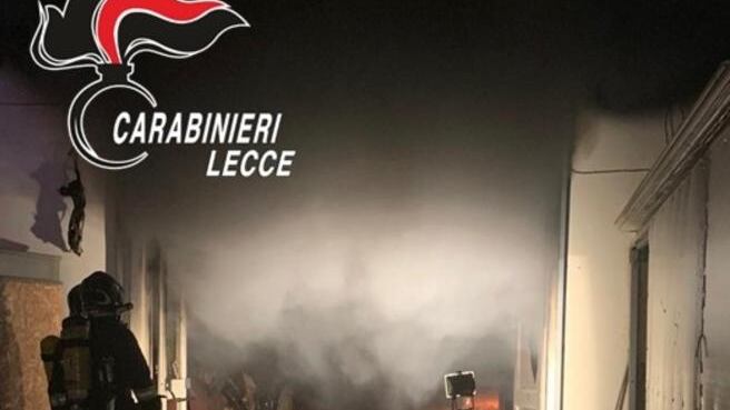 Lecce, fiamme all'agenzia funebre: "È incendio doloso"