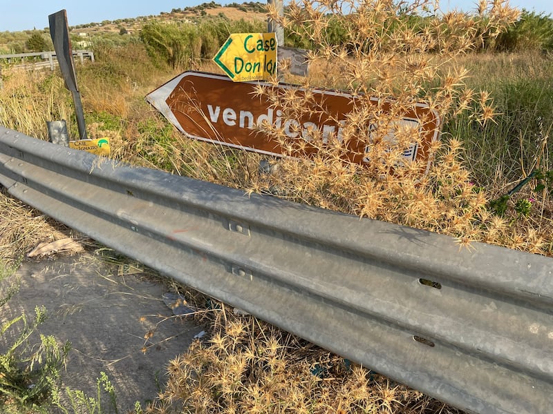 L'inferno di discariche abusive che feriscono la Sicilia 32