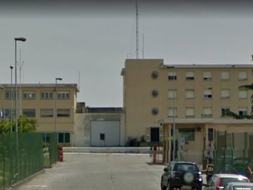 Piacenza, finta rissa per attirare agenti: stranieri ne feriscono quattro