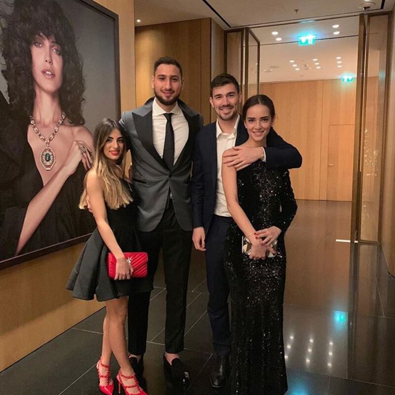 Le wag di Inter e Milan si giocano il derby sugli spalti 2