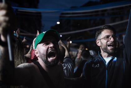 Il Napoli vince lo scudetto e la città impazzisce di gioia 10