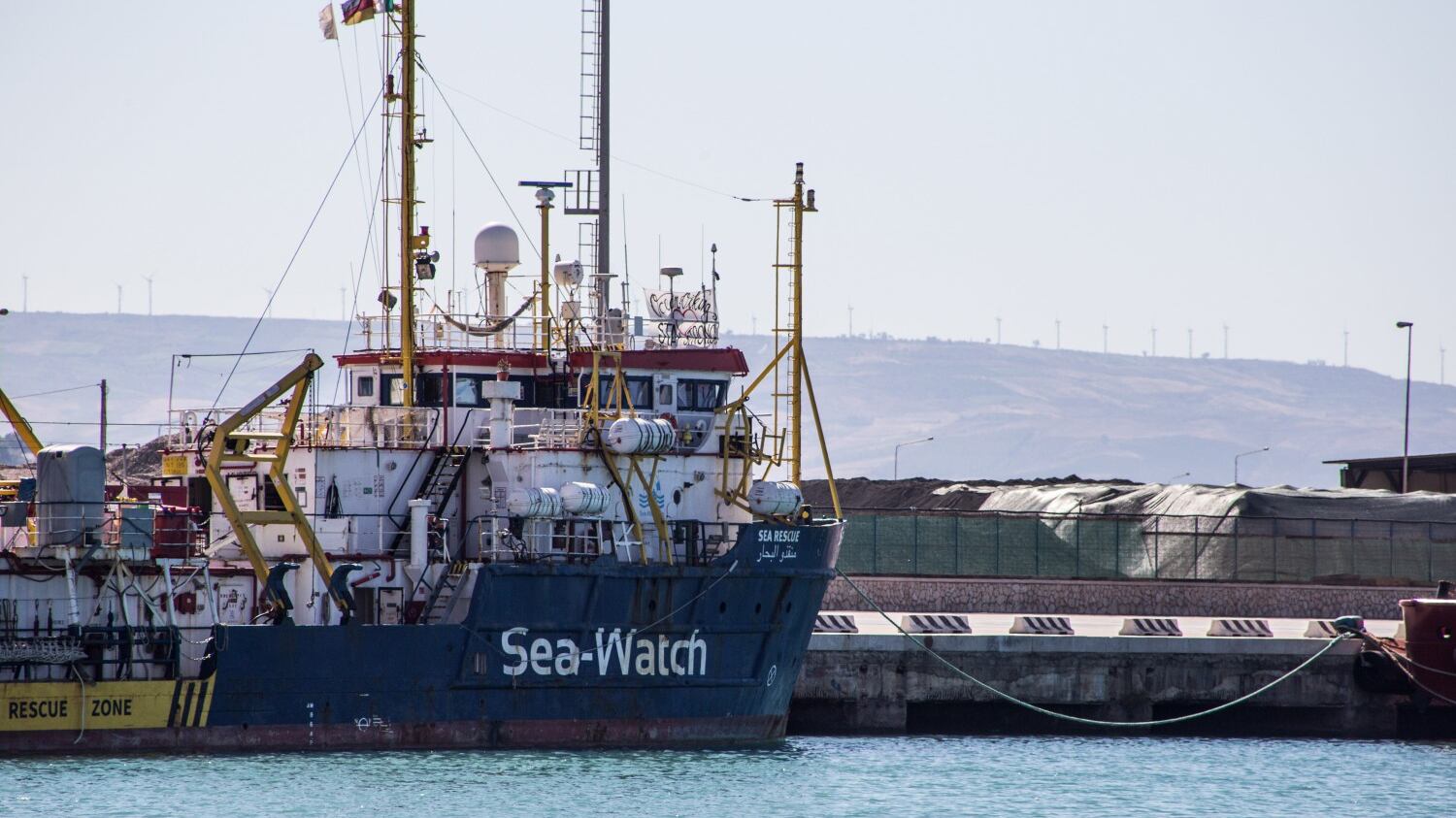 Flussi senza sosta. Nel 2021 arrivati 30mila migranti. L'allerta degli 007
