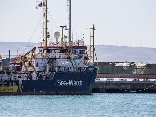 Sbarchi, fughe e positivi. Sicilia al collasso
