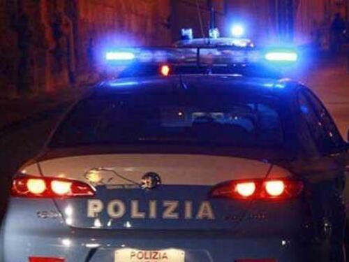 La follia del marocchino: tampona auto polizia e si getta nell'Adda