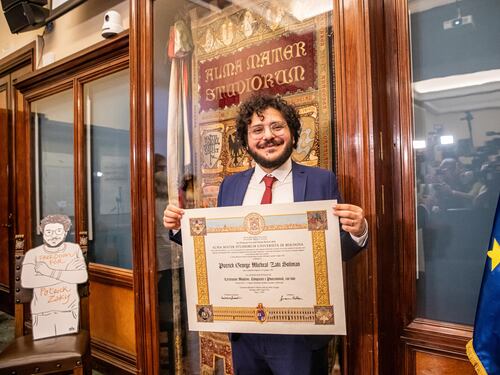 Patrick è tornato. "Il giorno più bello della mia vita. Grazie al governo. Apprezzo tutto"