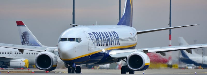 “Solo 9 minuti restanti di carburante”. E il volo Pisa-Prestwick viene dirottato a Manchester, cosa è successo