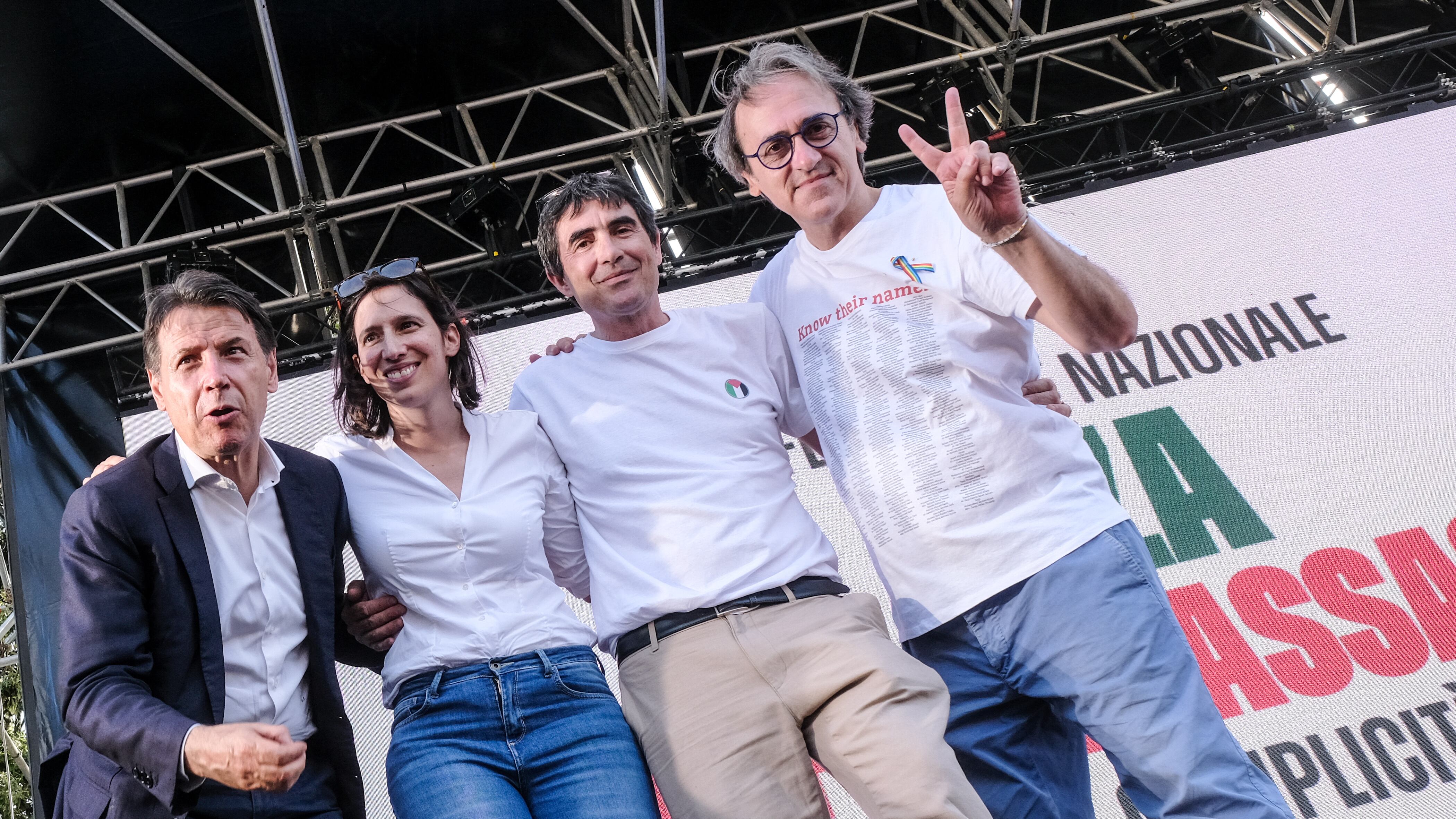 Tante piazze, pochi voti, molte relazioni pericolose: l'anno orribile di Conte e Schlein