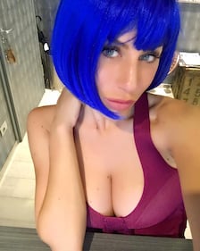 Paola Caruso fuori di seno a Formentera 11