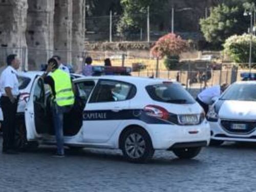 Colosseo, turista cinese aggredito e rapinato: in manette due algerini