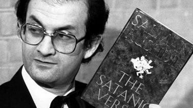 L'Europa vigliacca non difese Rushdie e l'islam alzò il tiro