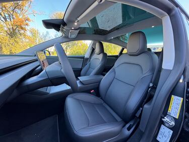 Tesla Model 3 Highland 2024: guarda la gallery  13