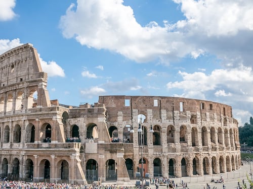 "I soldi o ti uccido". Il racket al Colosseo