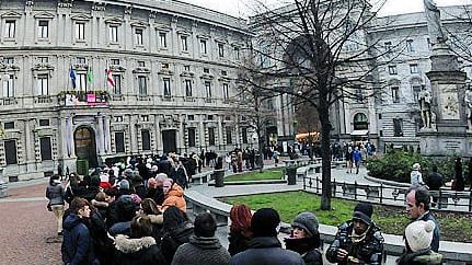 Tutti in coda per Picasso o Amore e PsicheSilvestri alla Fabbrica del Vapore, giochi di luce in Borsa