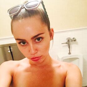 Miley Cyrus hot a Hilarity for Charity 11