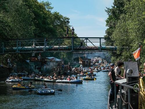 Coronavirus, feste e mega party sull’acqua con 3mila persone: la Germania trema