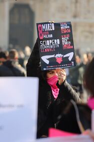 A Milano contro la violenza delle donne: Flash Mob in piazza Duomo 6