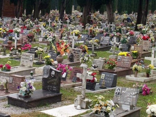 Così i cimiteri diventano i bancomat dei ladri