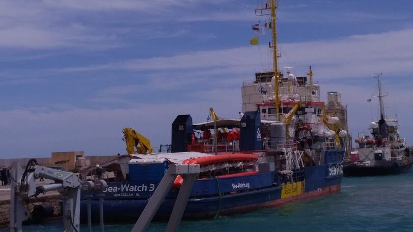 Dissequestrata la Sea Watch 3, ma la nave rimane ancorata a Licata