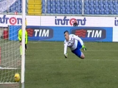Basta gol fantasma: dal prossimo anno ci sarà l'occhio di falco