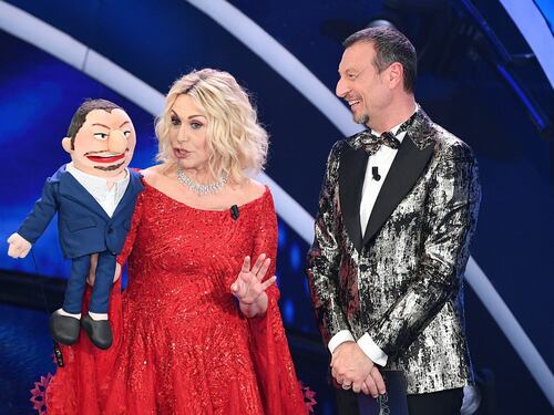 Gaffe di Antonella Clerici: "Goditi i genitori, finché ci sono"