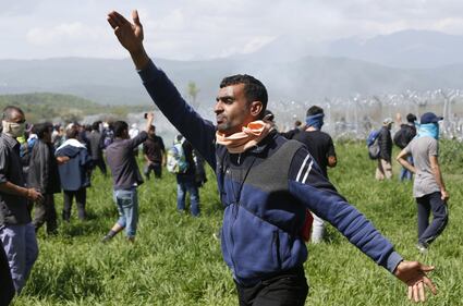 Migranti, scontri e feriti a Idomeni 3