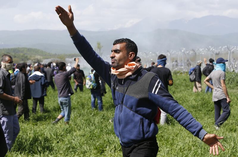 Migranti, scontri e feriti a Idomeni 3