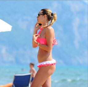 Ilary Blasi, tanga hot a Formentera 1