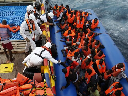 Migranti, la procura di Trapani: "Indagini sui membri delle Ong"