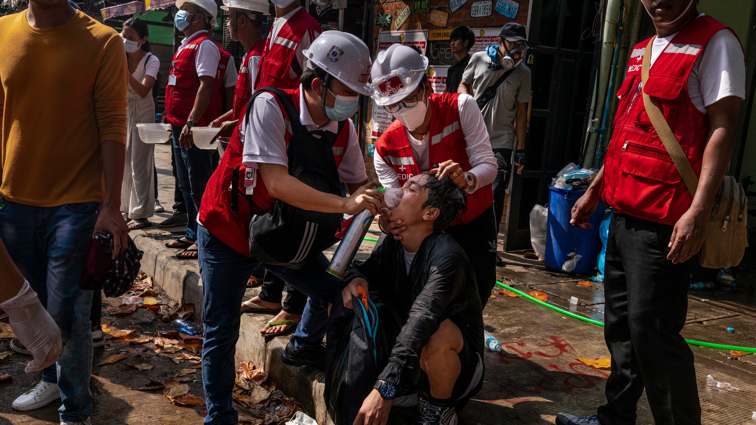 Myanmar, spari sulla folla. Strage di ragazzi: 18 morti