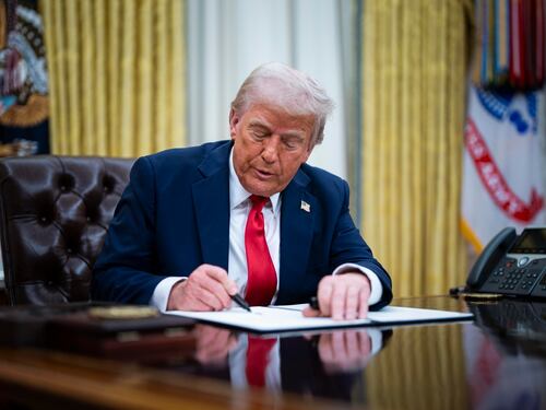 Il suicidio dell'auto (c'entra l'Ue), i dazi di Trump e Prodi: quindi, oggi...