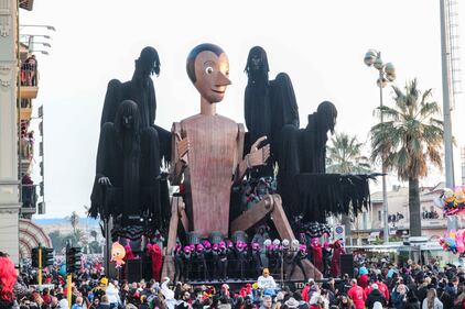 Carri al carnevale di Viareggio 8