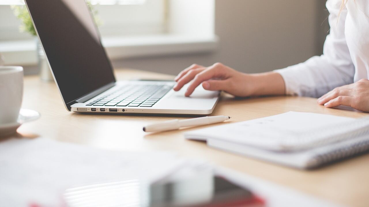 Ginnastica da ufficio, gli esercizi per chi sta molte ore al computer