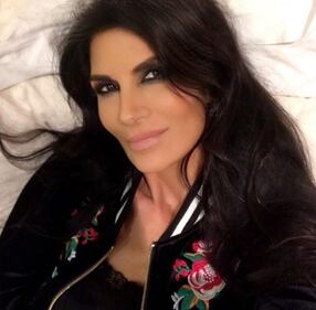 Pamela Prati hot al mare 5