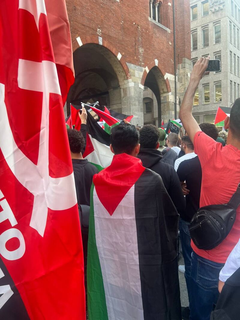 Milano, in piazza l'odio rosso contro Israele e il governo 6
