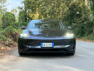Tesla Model 3 Performance 2024: guarda la gallery della super berlina elettrica 3
